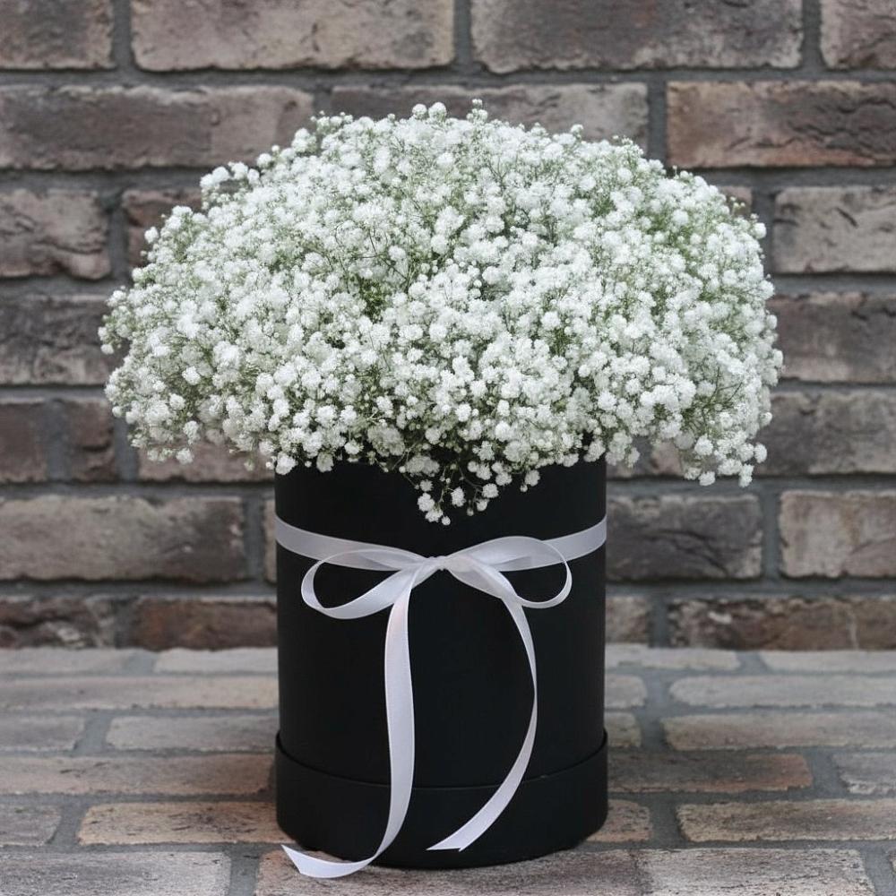 Цветочная композиция из Гипсофила в шляпной коробке в Кокреке