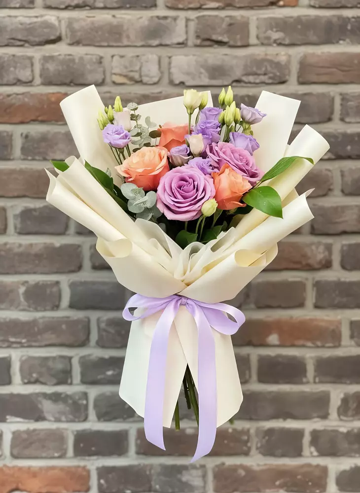 Букет цветов из: Лизиантусы и Розы в Кокреке