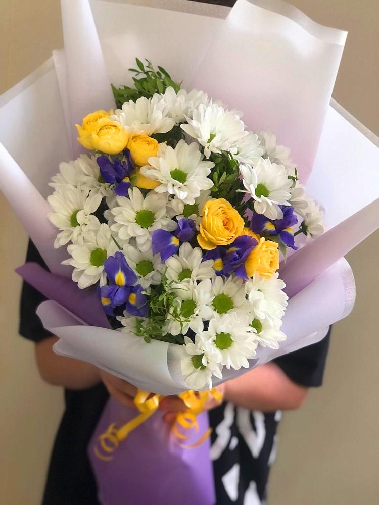 Букет цветов из: Ирисы, Хризантемы и Розы в Кокреке