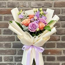 Букет цветов из:  Лизиантусы и Розы в Кокреке