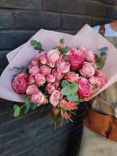 Букет розы в пальмах в Кокреке Букет цветов из: Розы в Кокреке
