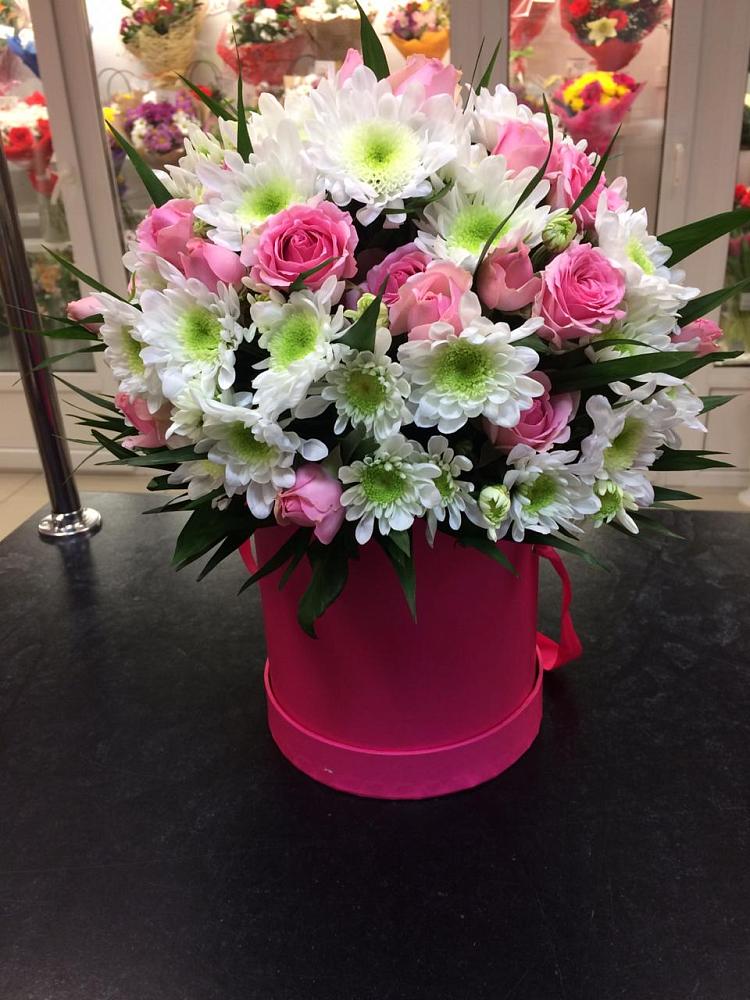 Цветочная композиция из Розы и Хризантемы в шляпной коробке в Кокреке