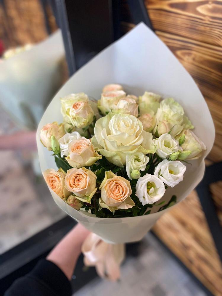 Букет цветов из: Розы и Лизиантусы в Кокреке